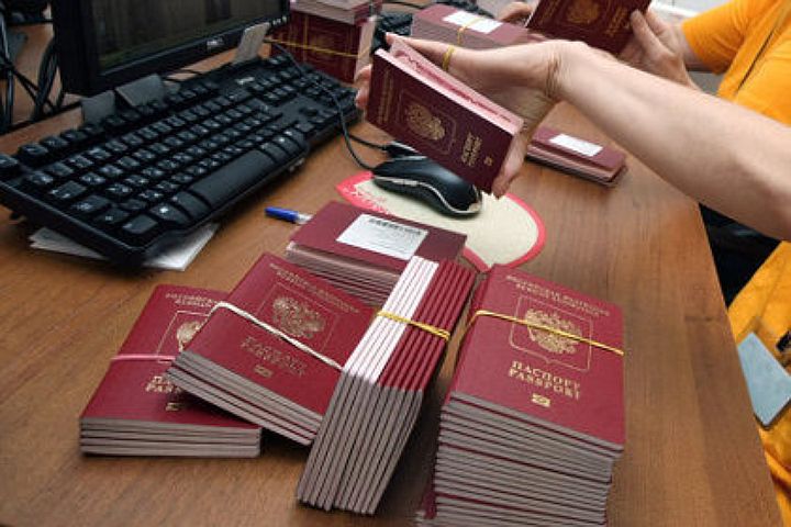 Comprobación de la preparación de un pasaporte extranjero.
